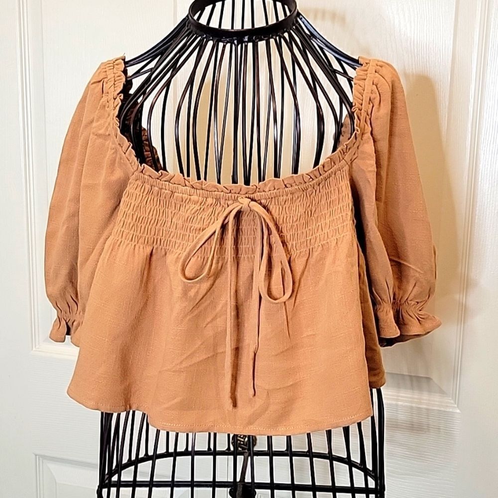 LE LIS Tan Puffed Sleeve Crop Top Size Small